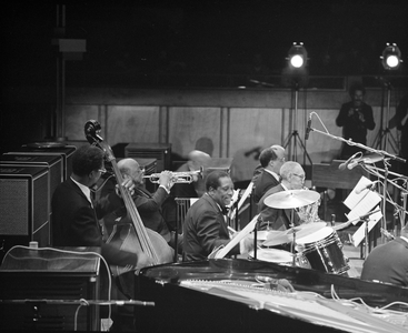 880368 Afbeelding van een optreden van een bigband op het jazzfestival in Muziekcentrum Vredenburg te Utrecht, tijdens ...